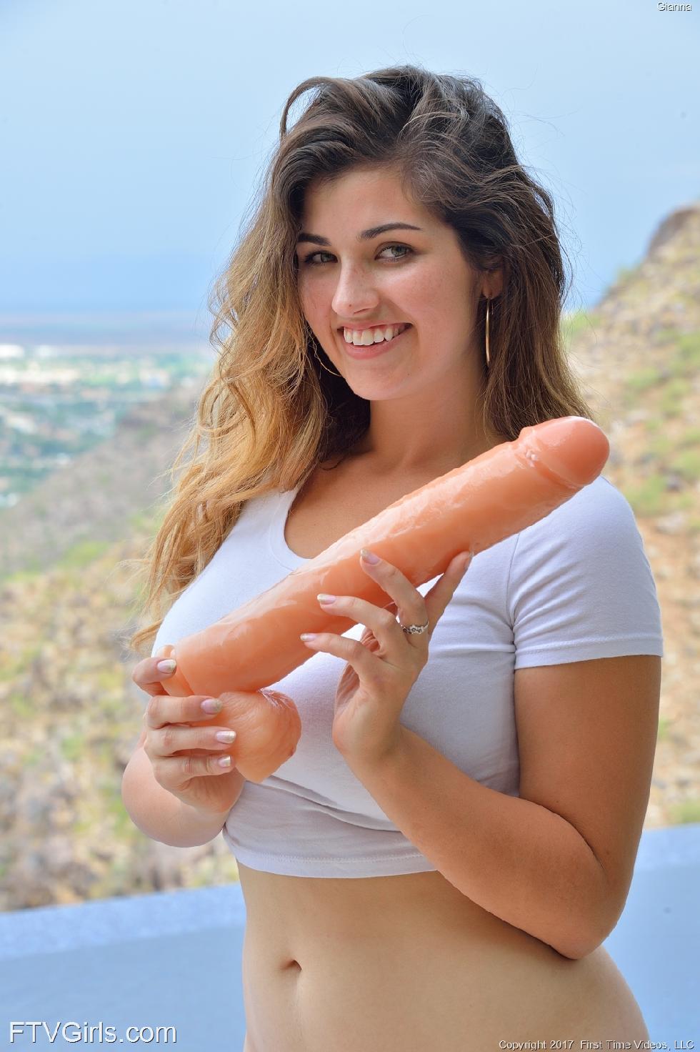 Lovely girl with deep pussy - Gianna - 11