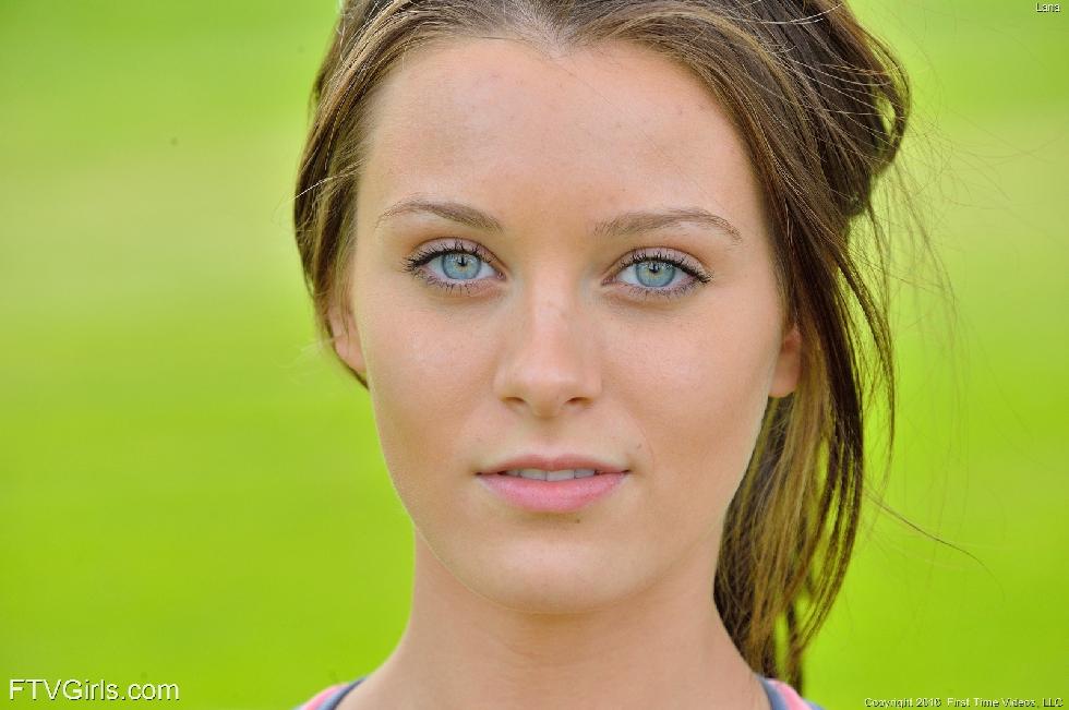 Sporty Lana on the golf field - 10