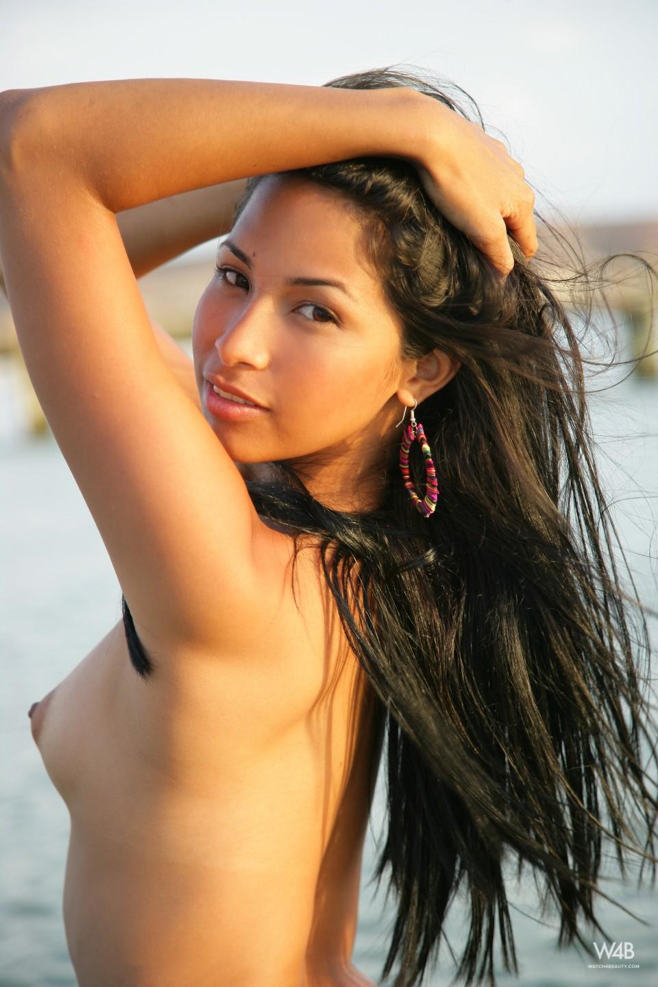 Young Latina is posing on the beach - Ruth Medina - 4
