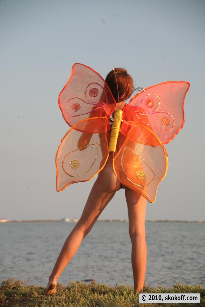 Photoshoot with beautiful butterfly - Frances - 5