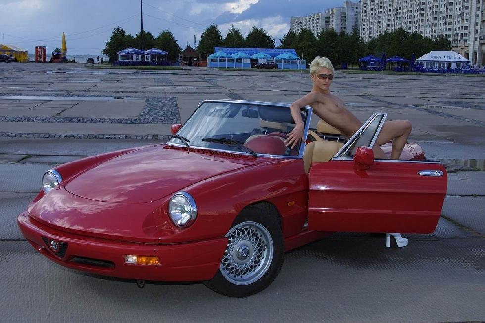 Naked blonde amateur in red car - 9