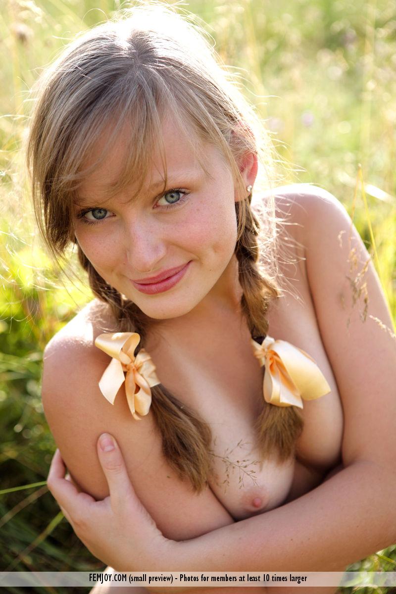 Naked teen on the meadow - Nusia - 2