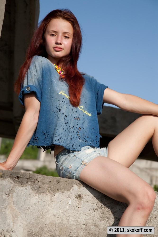 Red-haired Sara is posing in the sunshine - 1