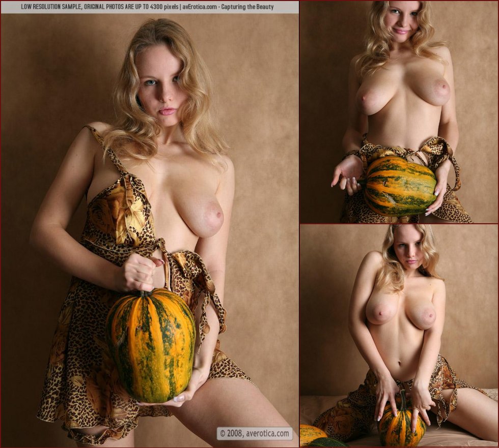 Blonde Katya is showing amazing boobs - 9