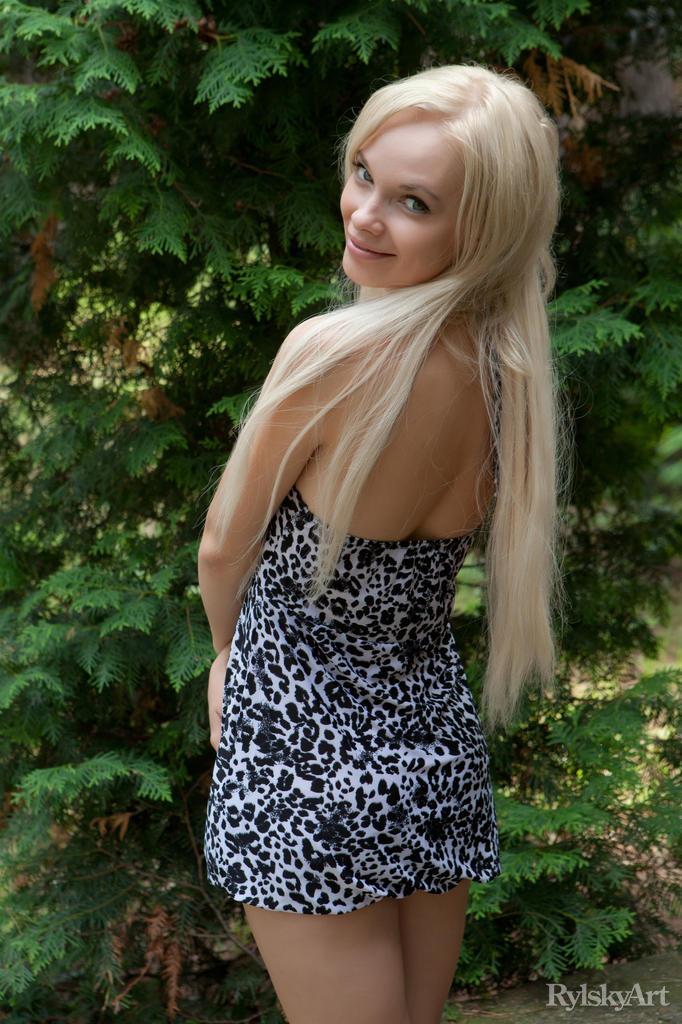 Lovely blonde Feeona is posing outdoor - 1